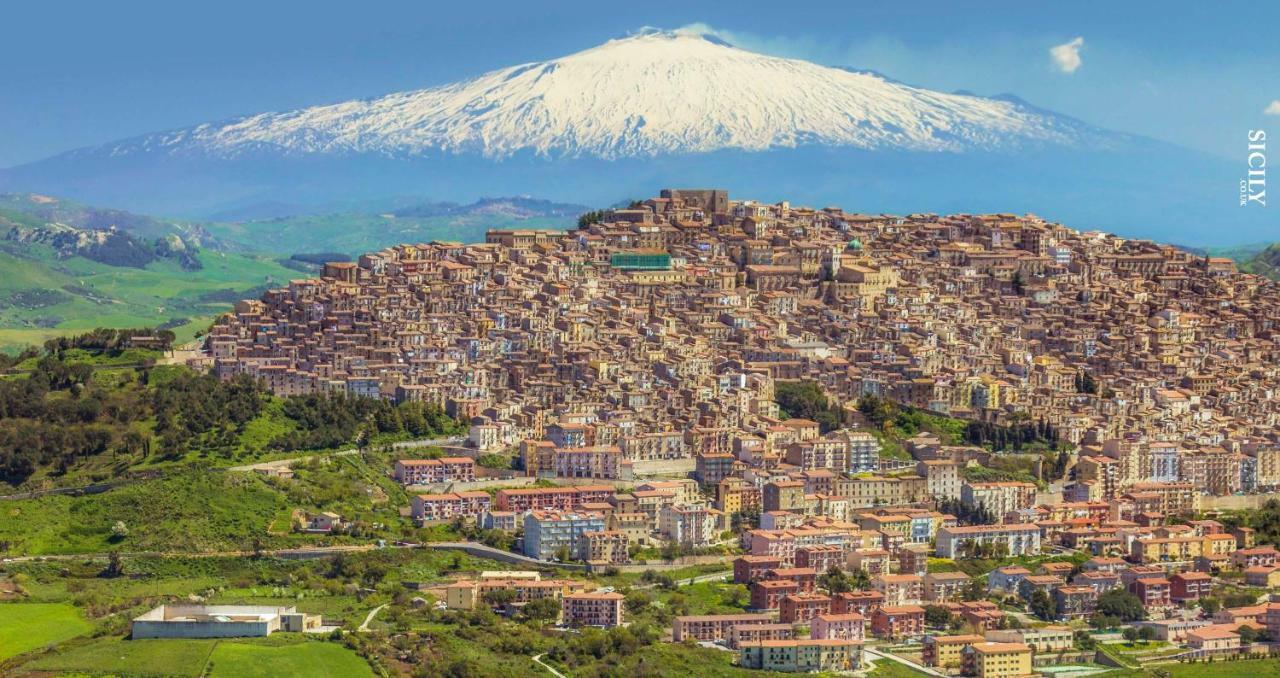 casa padre Jerone Hotel Gangi Bagian luar foto